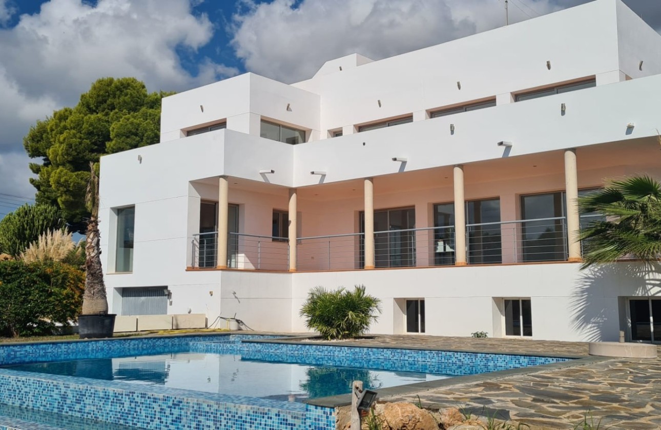 Resale - Villa - Altea