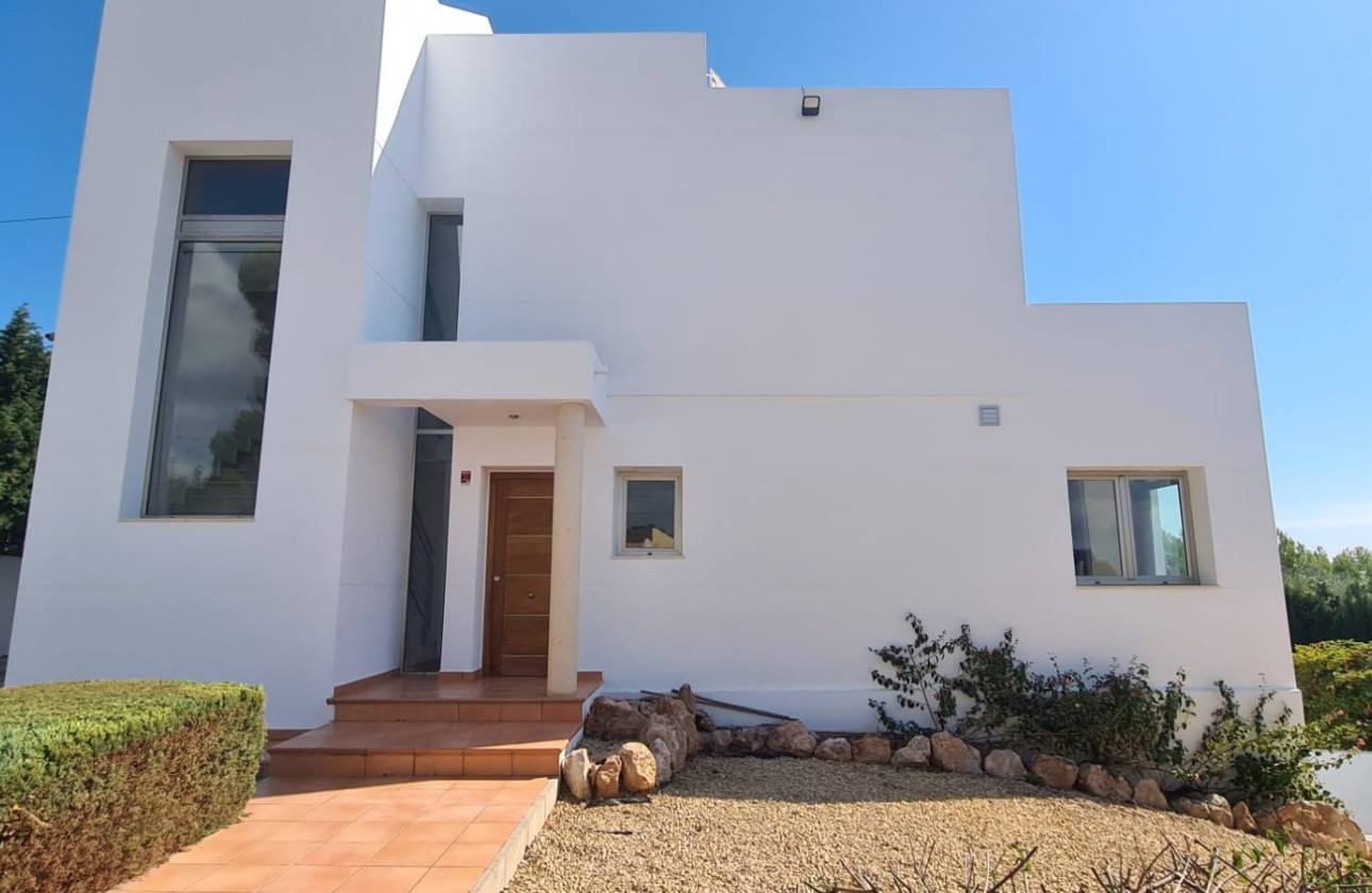 Resale - Villa - Altea