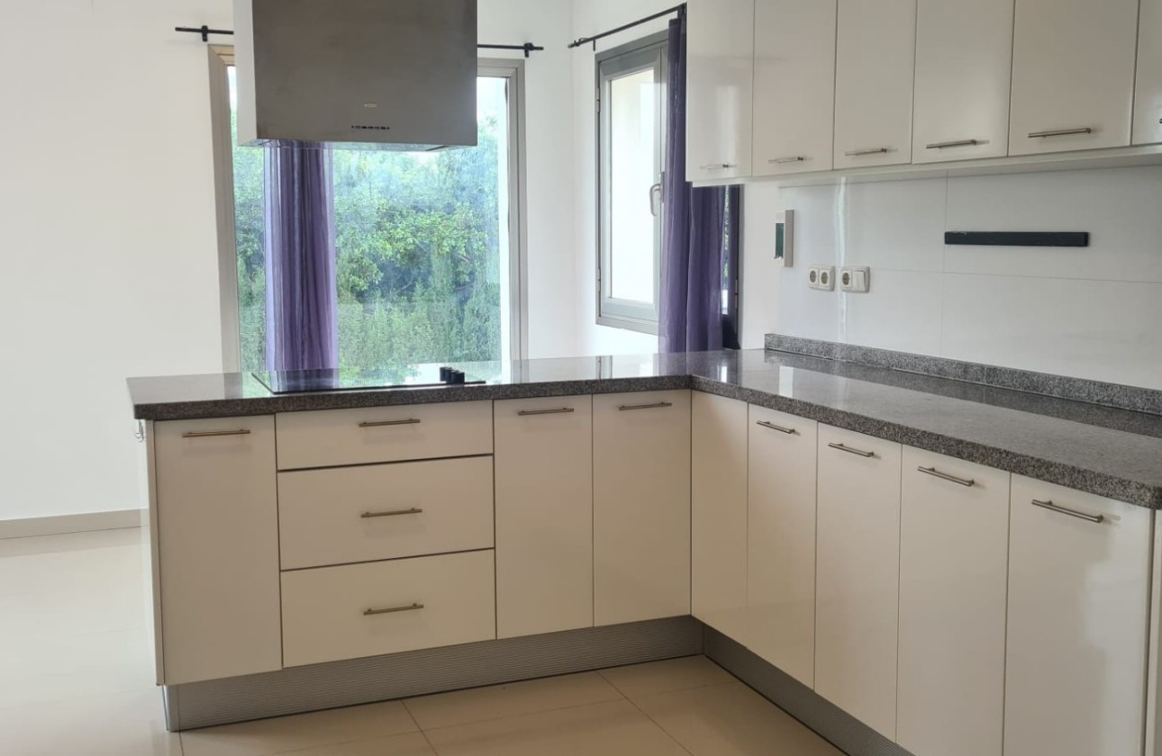 Resale - Villa - Altea