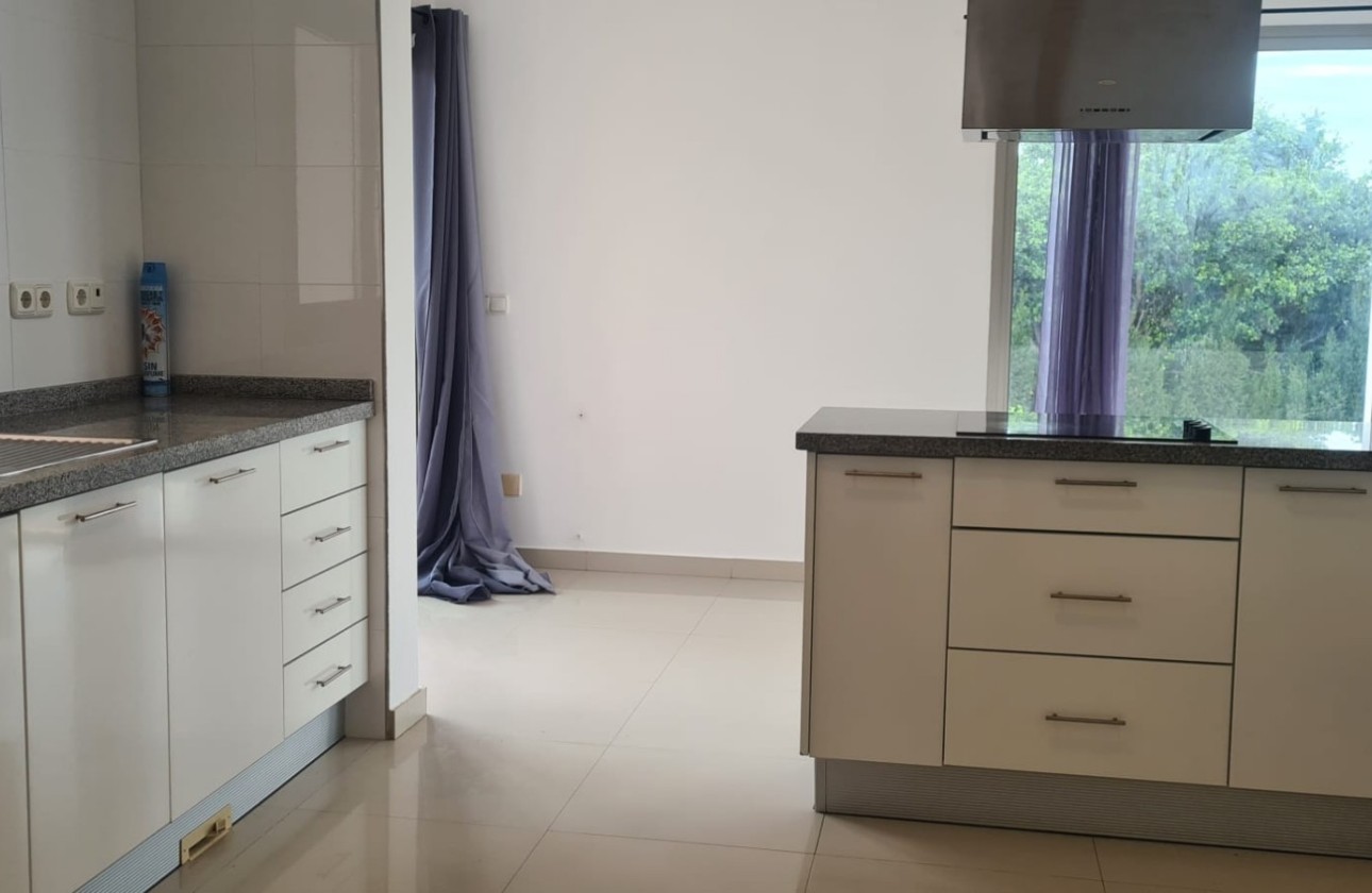 Resale - Villa - Altea