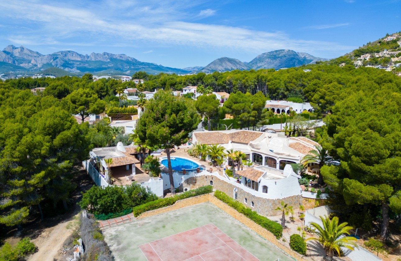 Resale - Villa - Altea