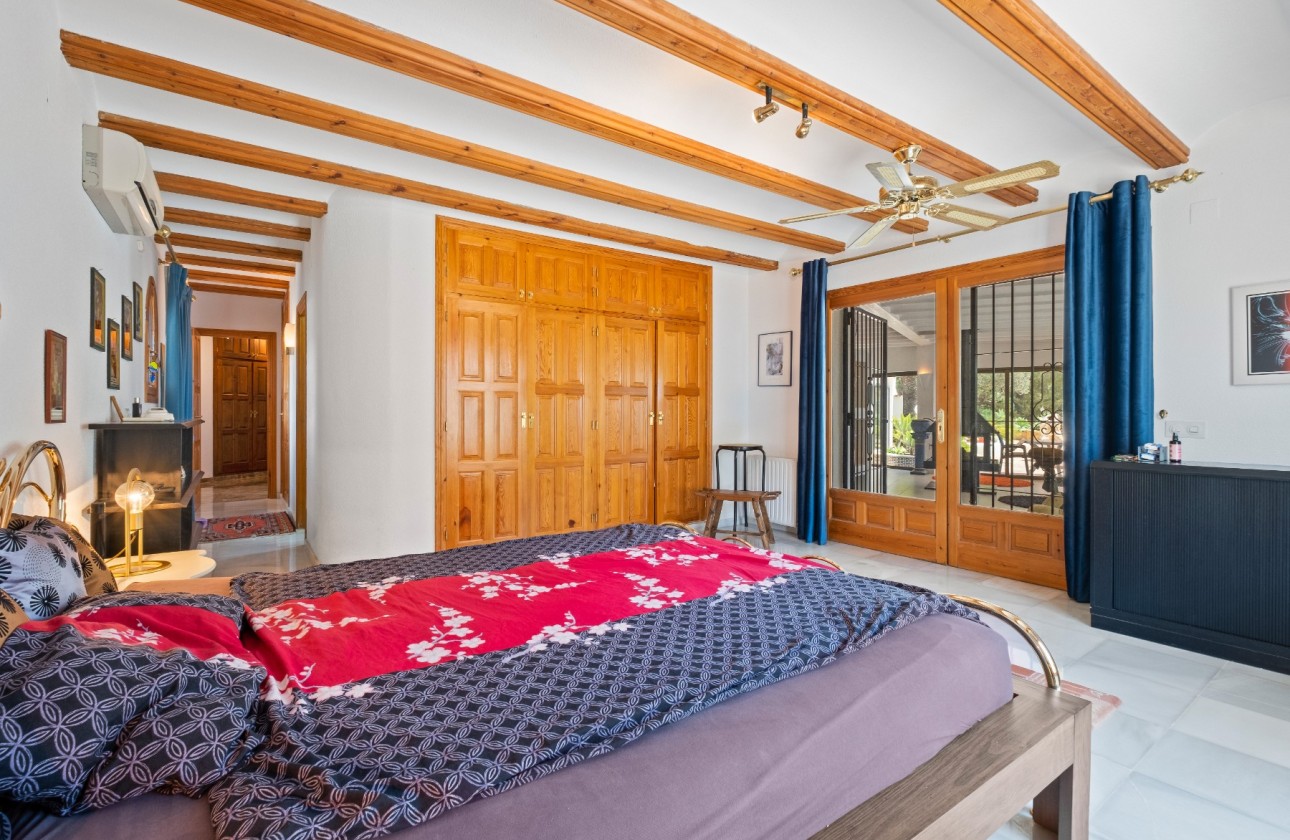 Resale - Villa - Altea