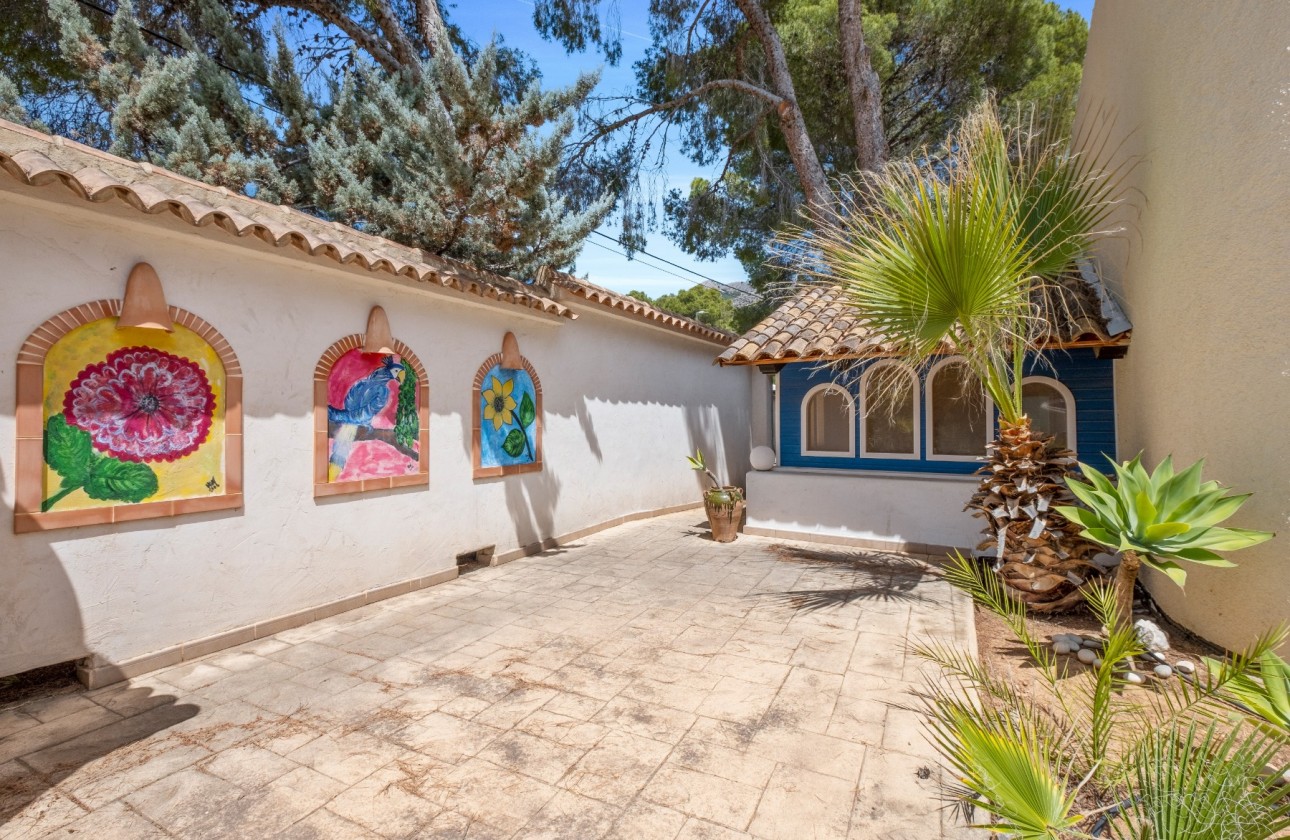 Resale - Villa - Altea