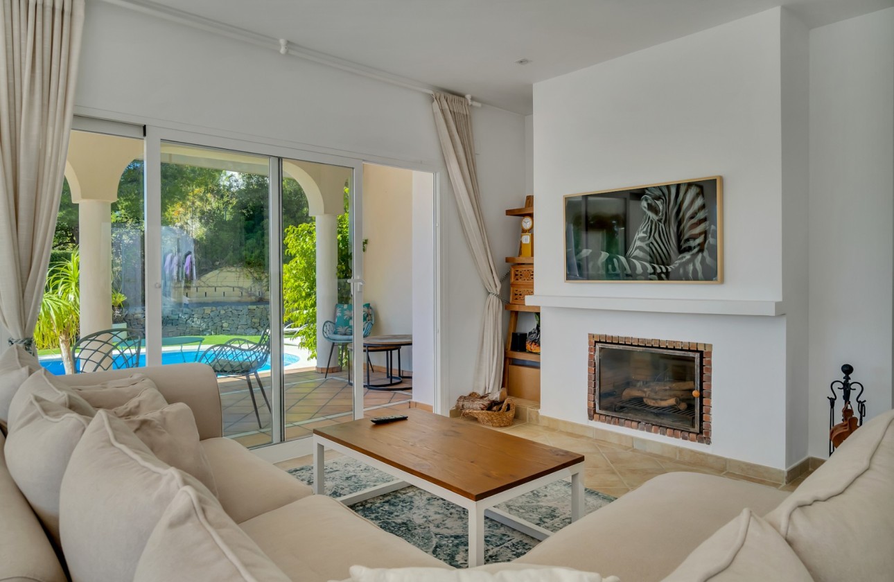 Resale - Villa - Altea