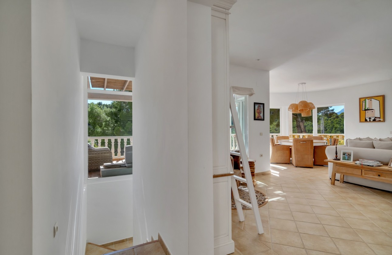 Resale - Villa - Altea