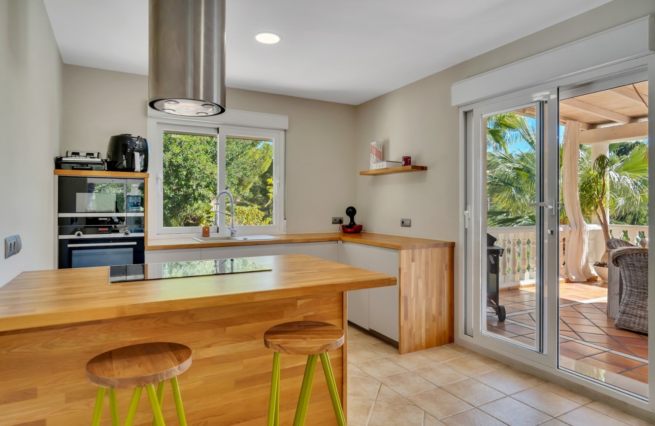 Resale - Villa - Altea