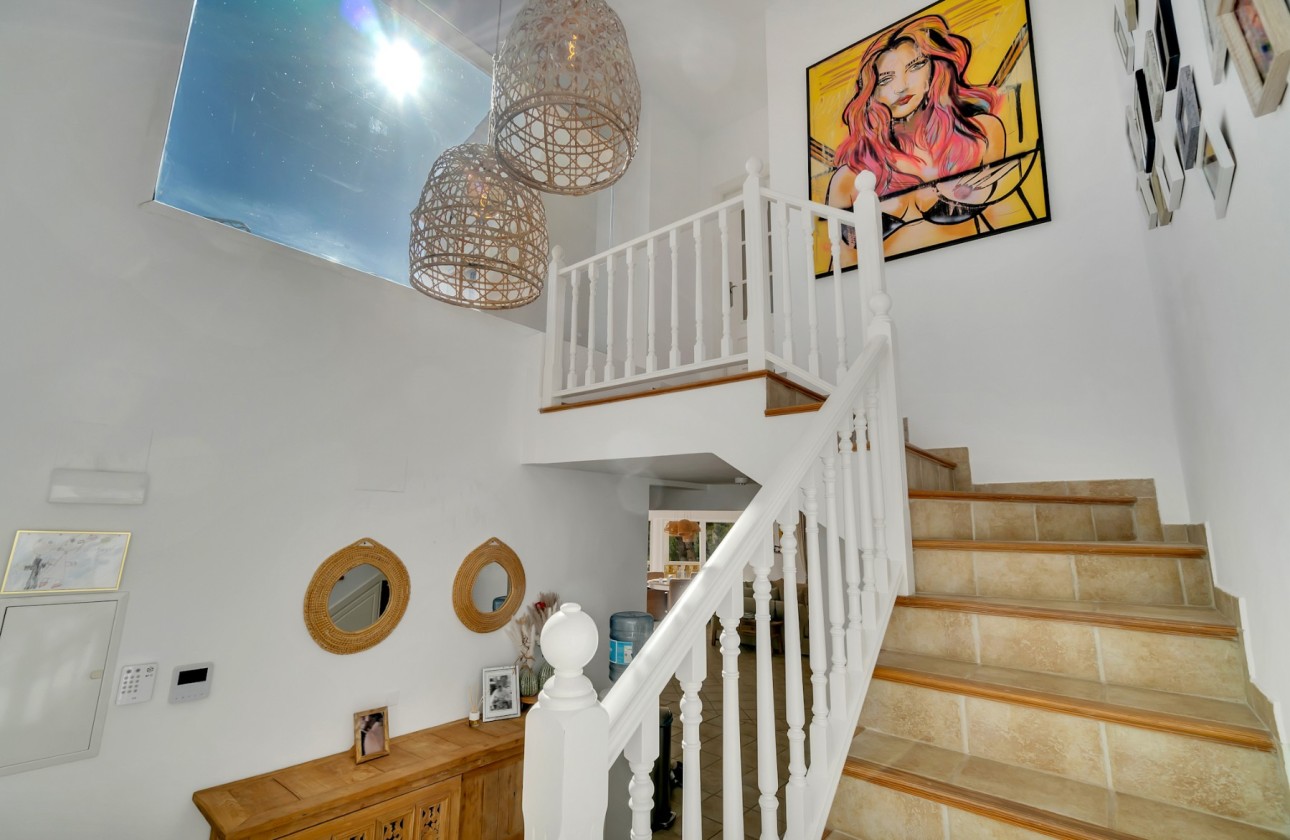 Resale - Villa - Altea