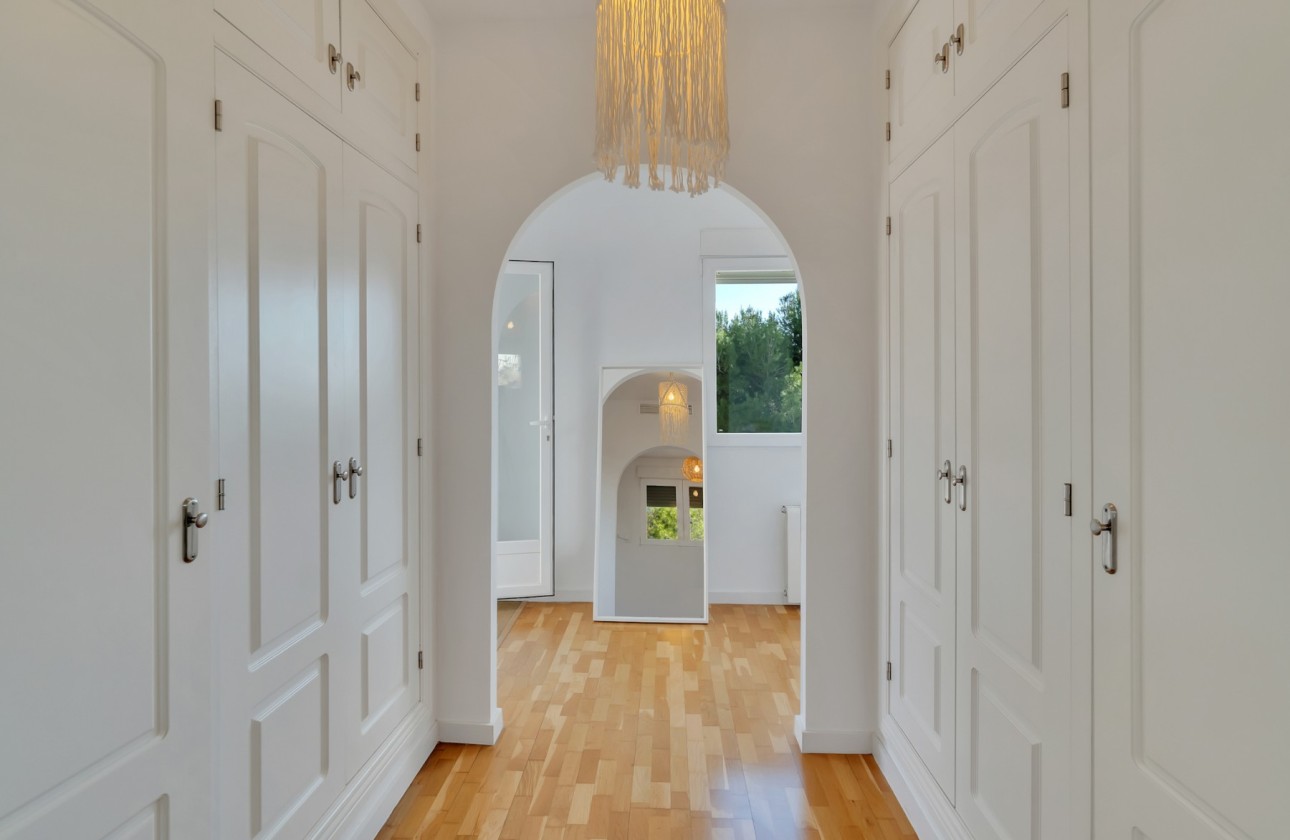 Resale - Villa - Altea