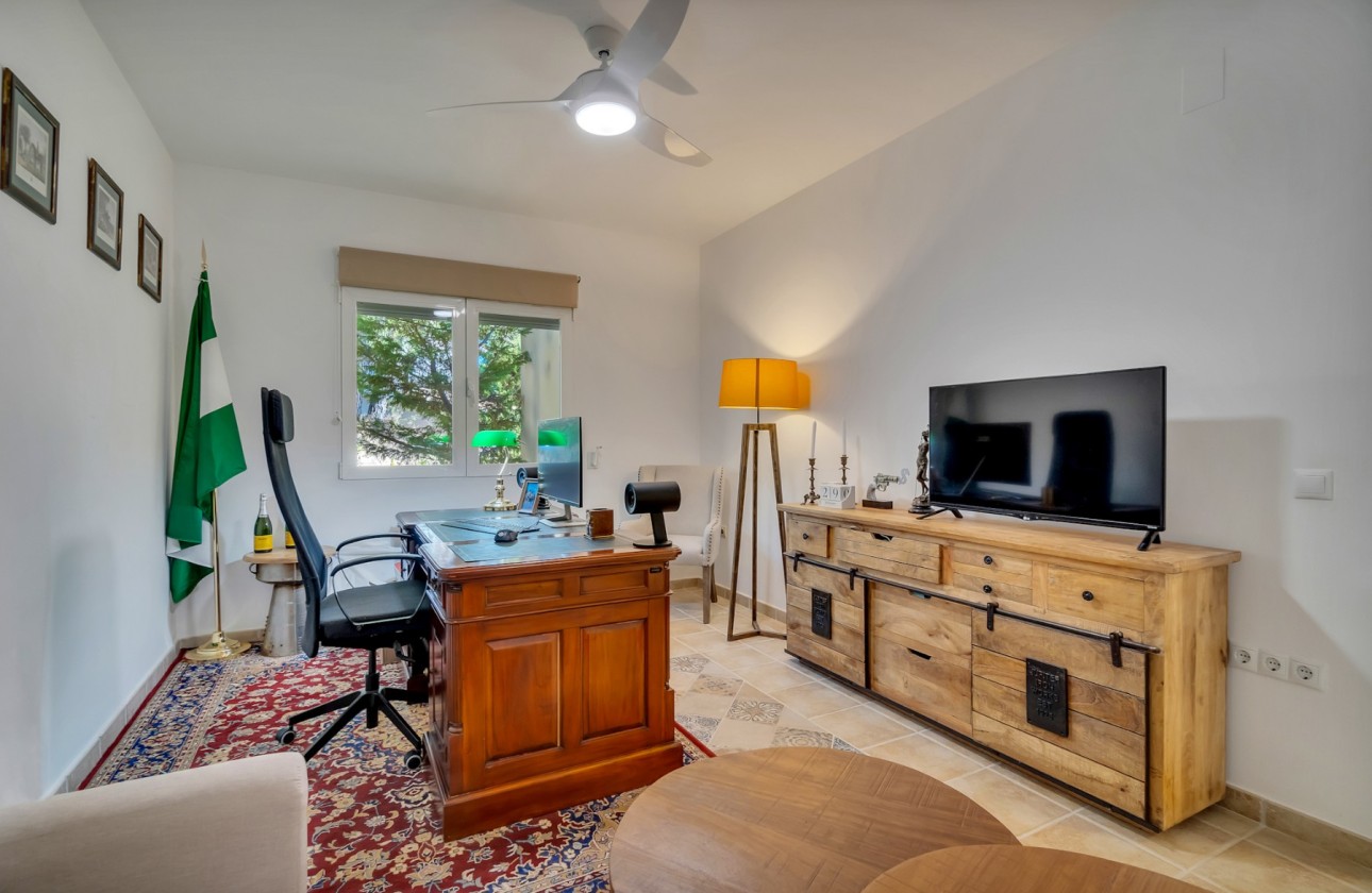 Resale - Villa - Altea