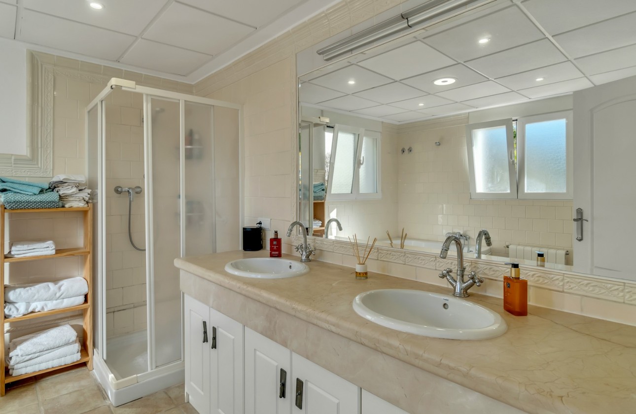 Resale - Villa - Altea