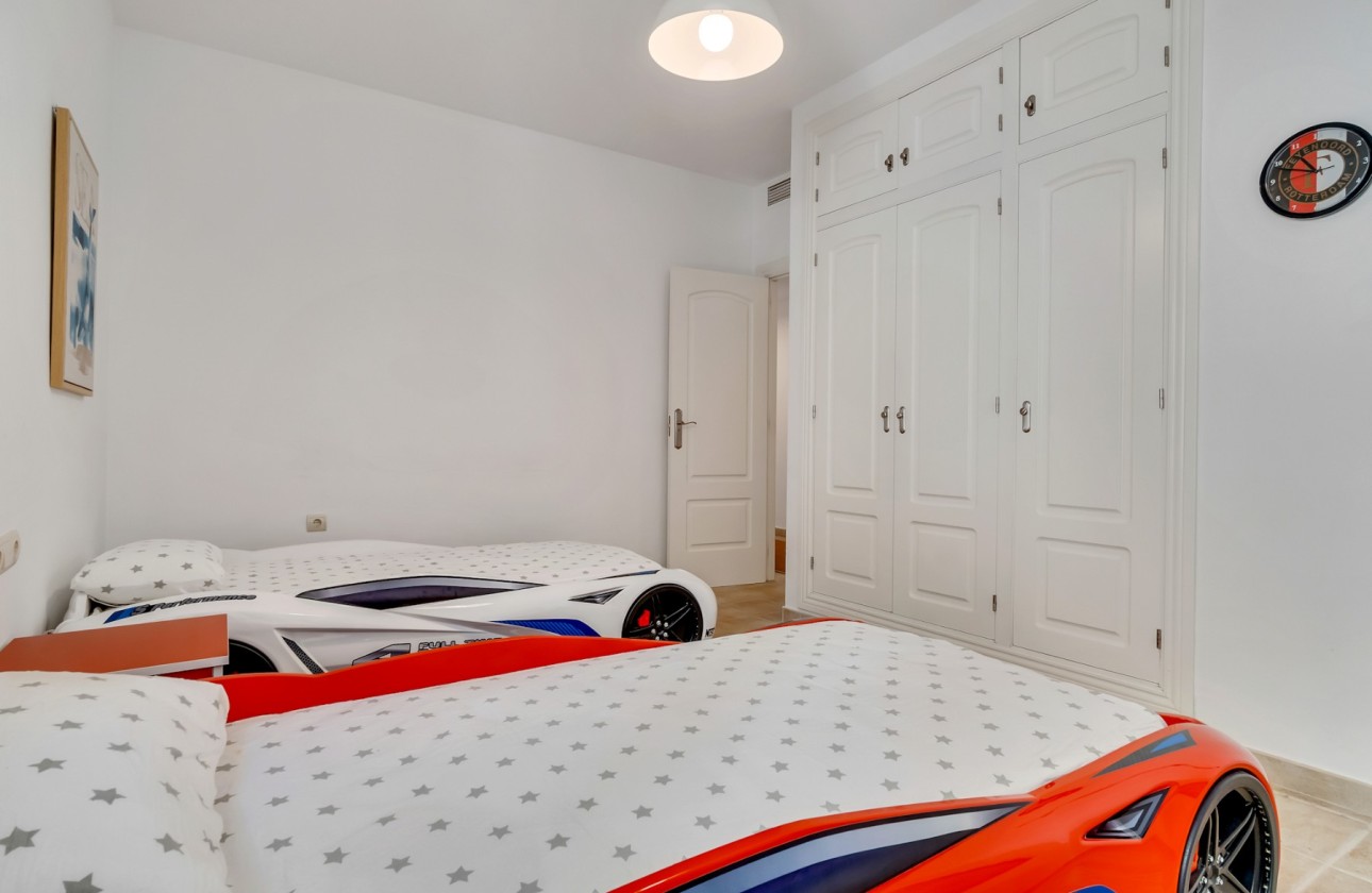 Resale - Villa - Altea