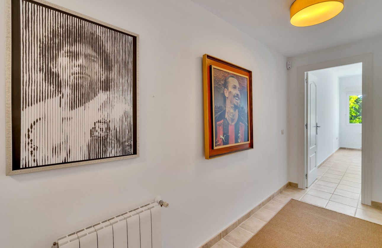 Resale - Villa - Altea