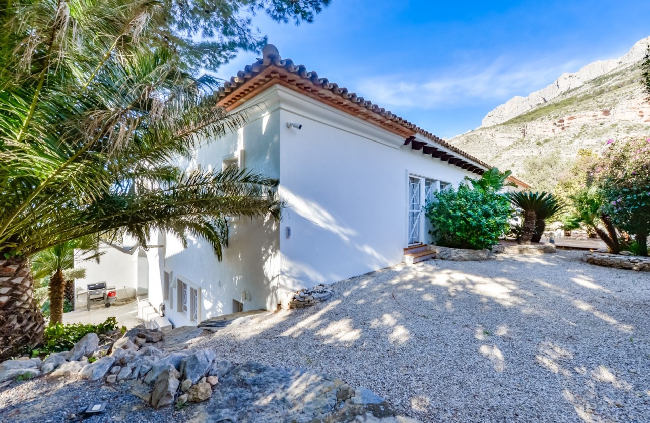 Resale - Villa - Altea