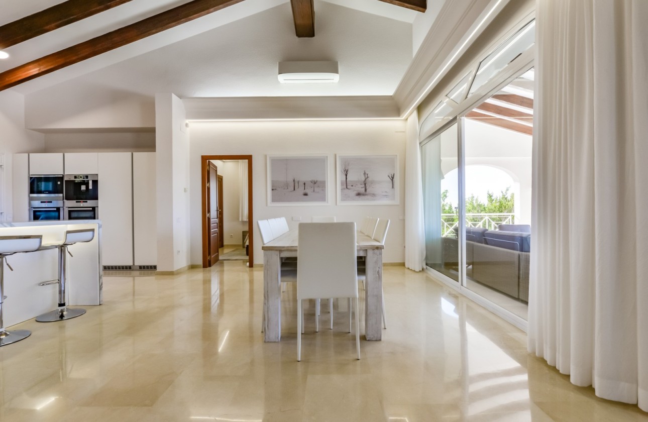 Resale - Villa - Altea