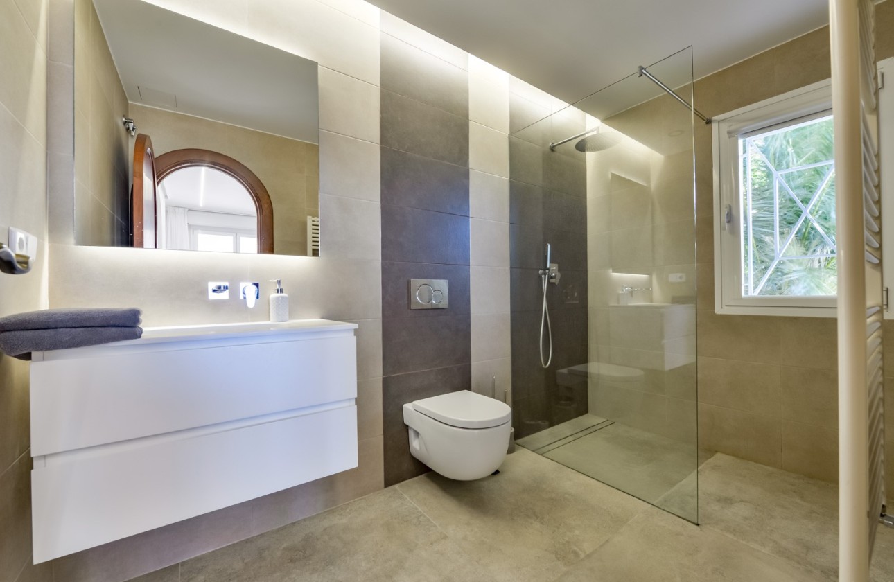 Resale - Villa - Altea