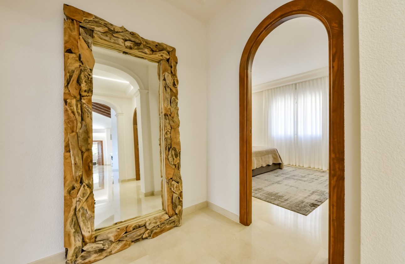 Resale - Villa - Altea