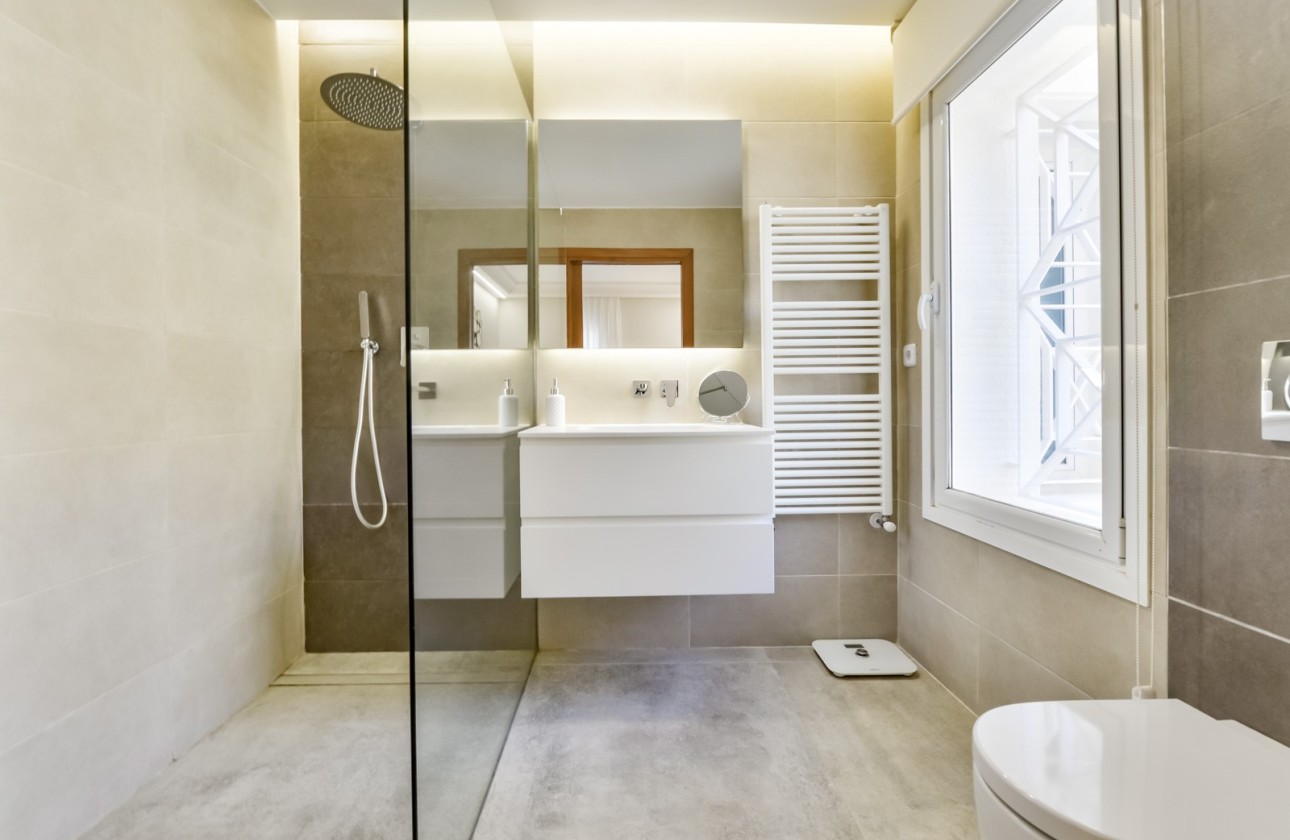 Resale - Villa - Altea