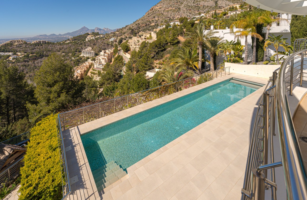 Resale - Villa - Altea