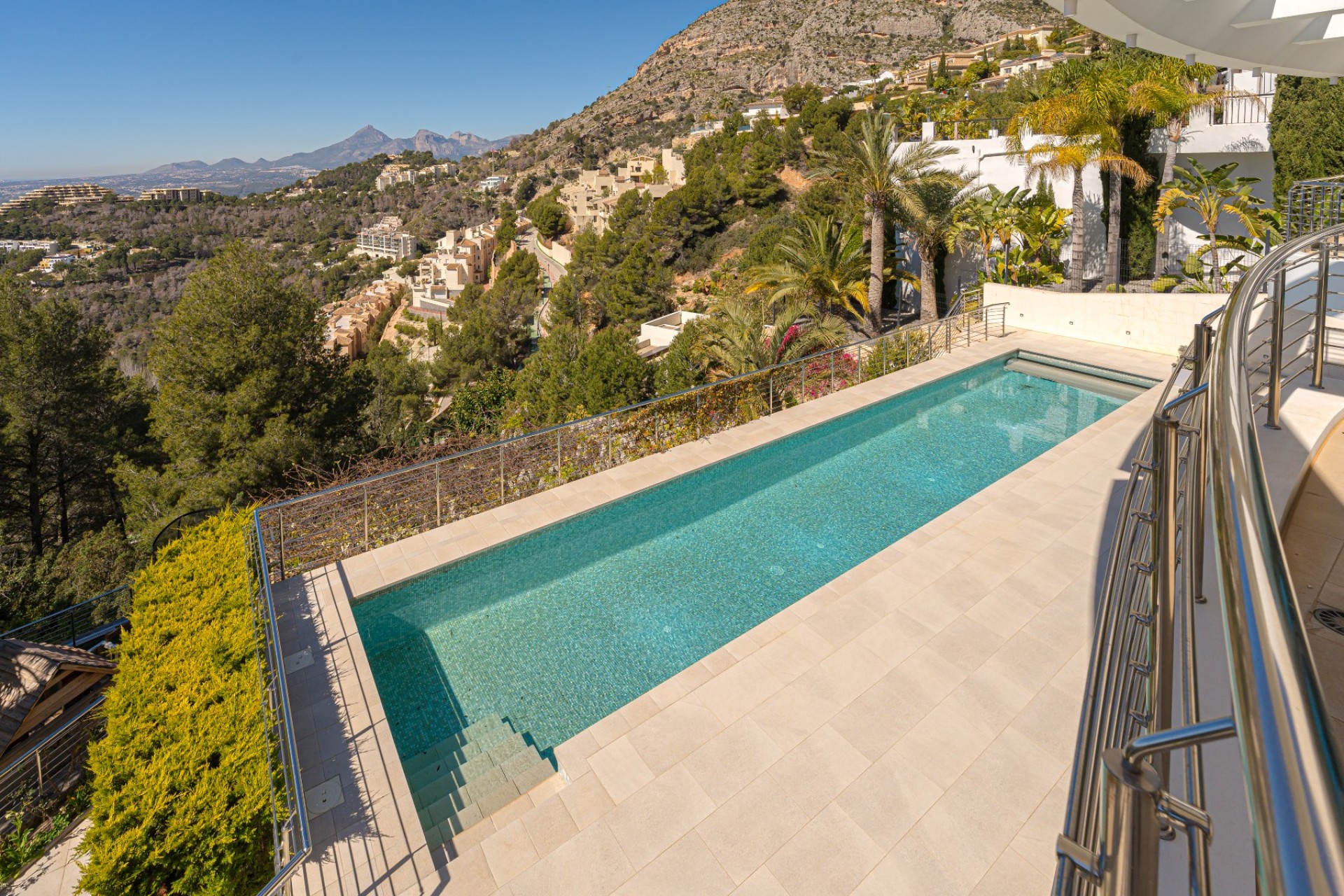 Resale - Villa - Altea