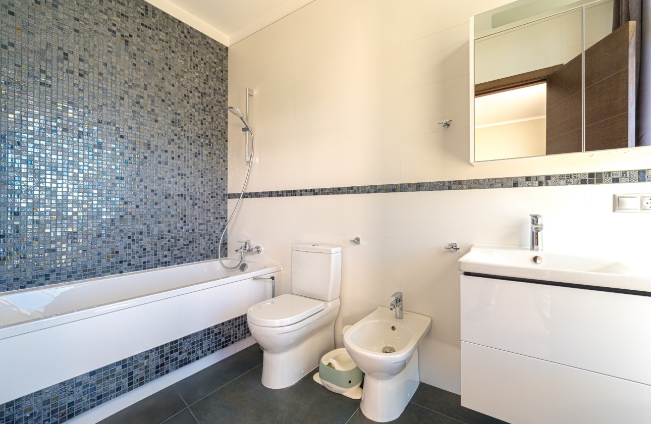 Resale - Villa - Altea