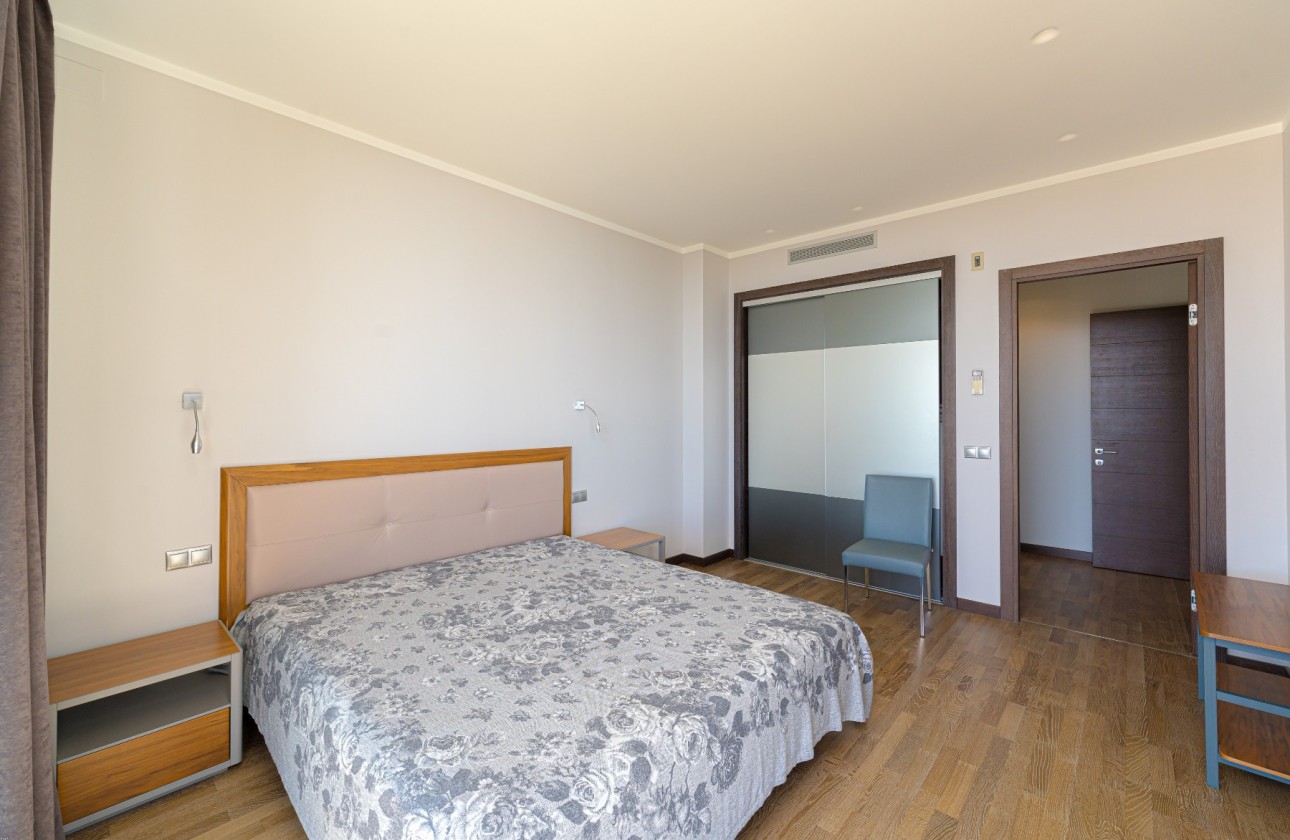 Resale - Villa - Altea