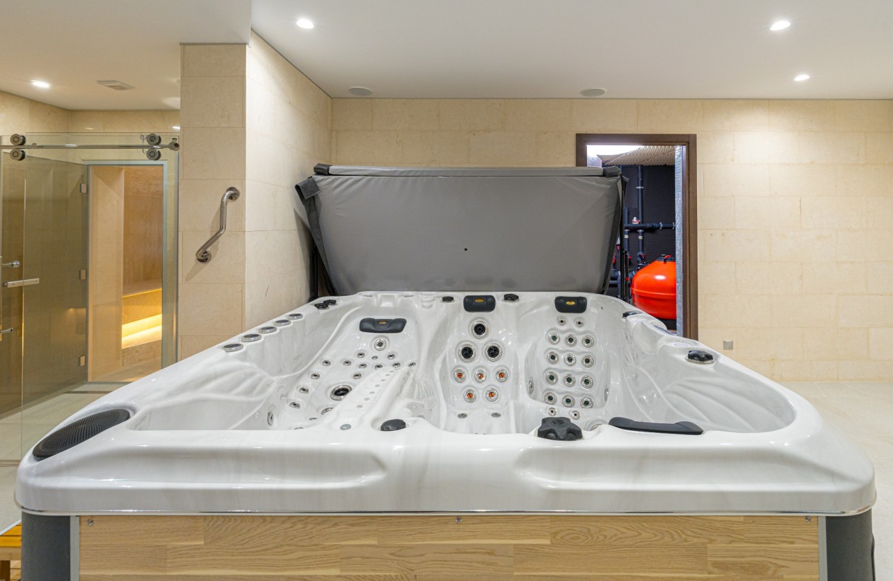 Resale - Villa - Altea