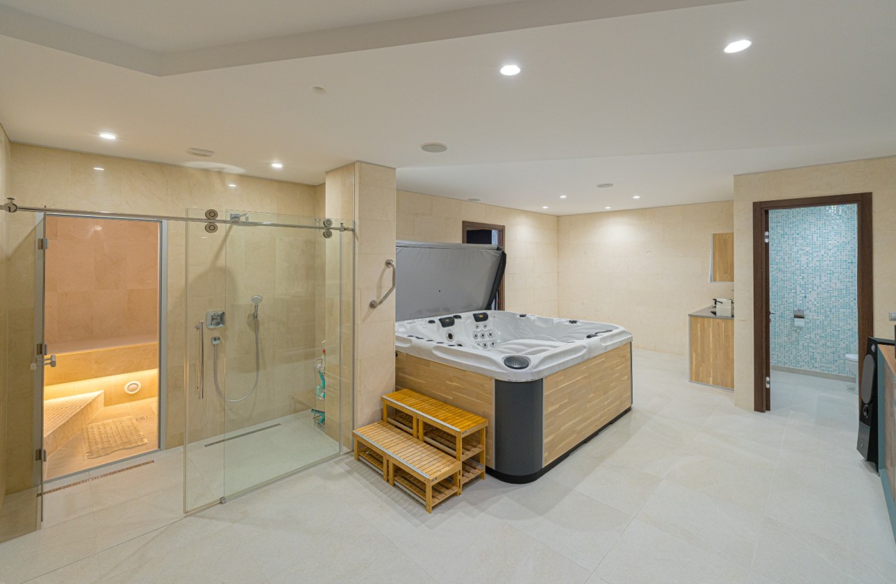 Resale - Villa - Altea