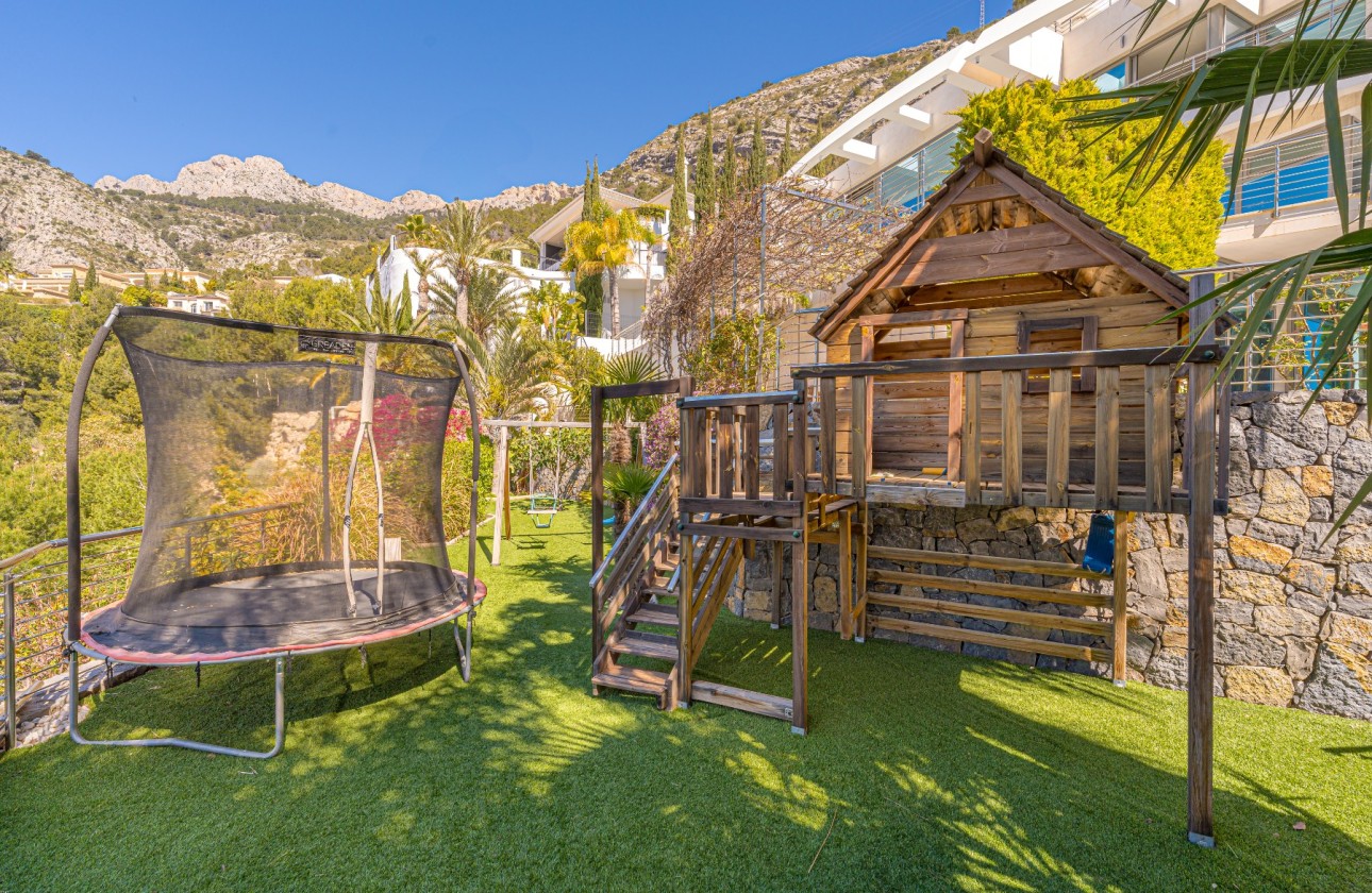 Resale - Villa - Altea