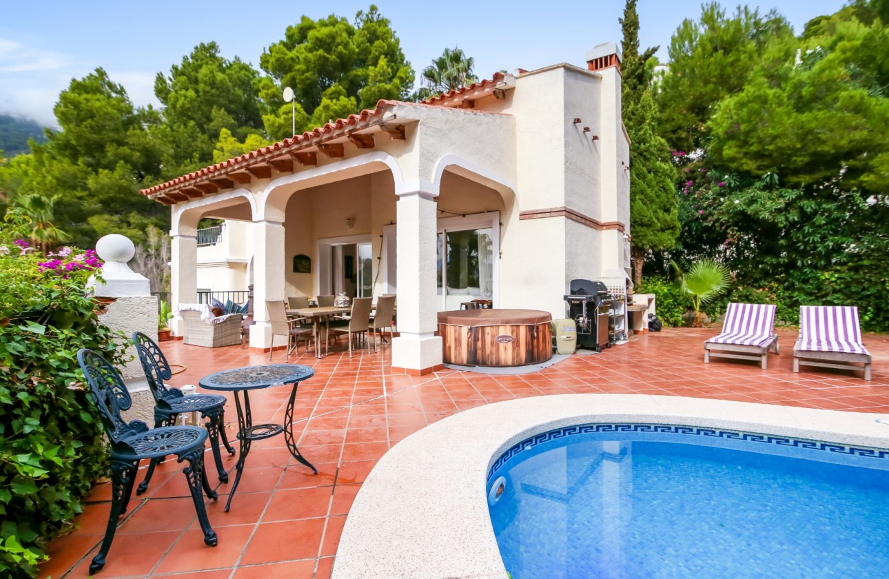 Resale - Villa - Altea