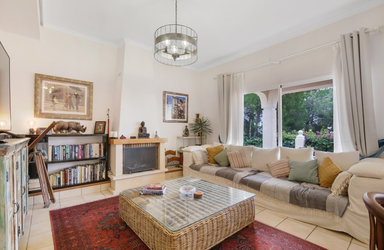 Resale - Villa - Altea