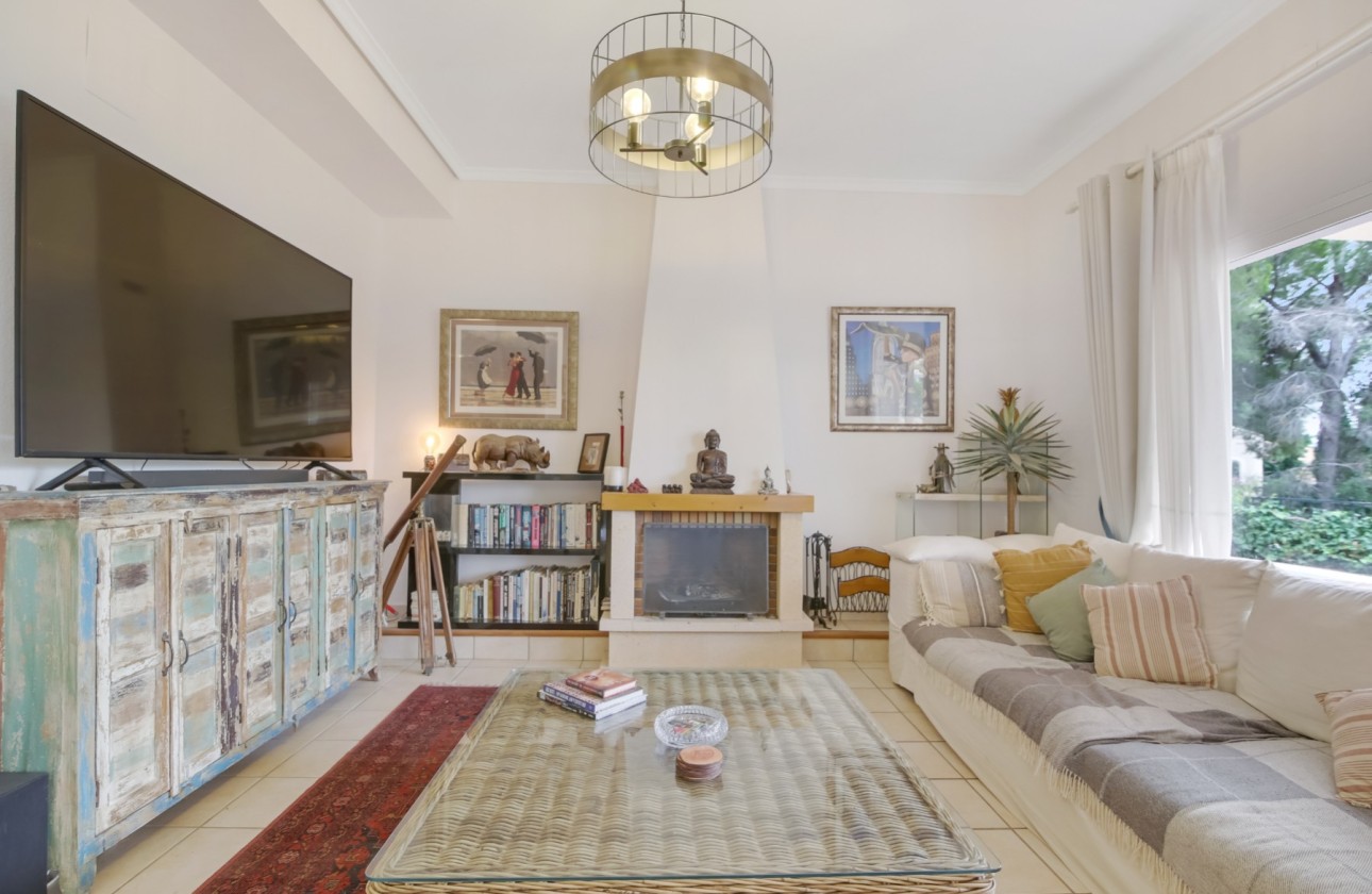 Resale - Villa - Altea