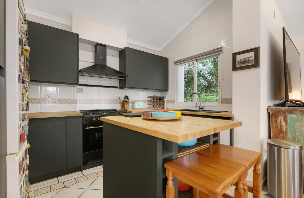 Resale - Villa - Altea