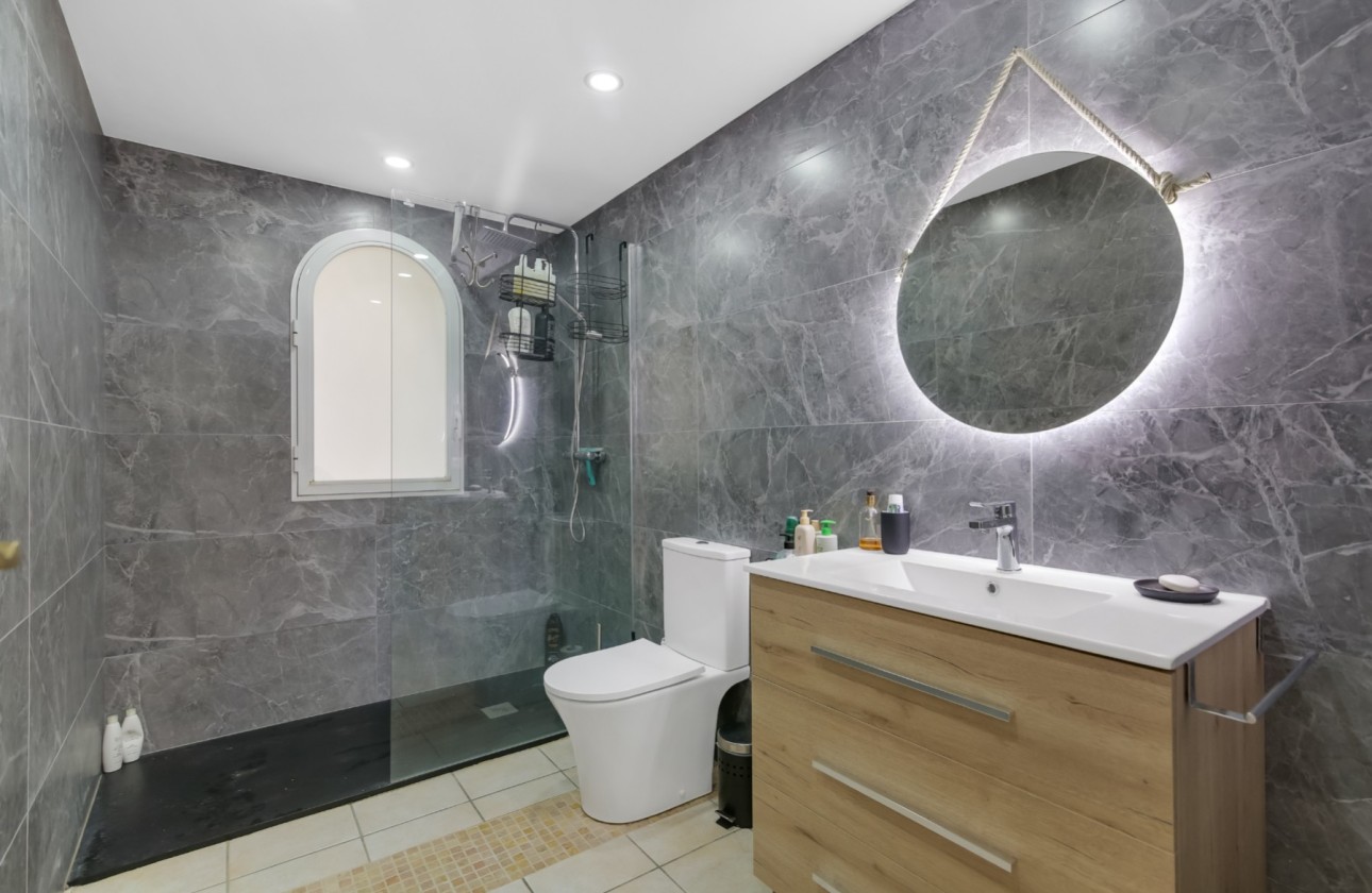 Resale - Villa - Altea