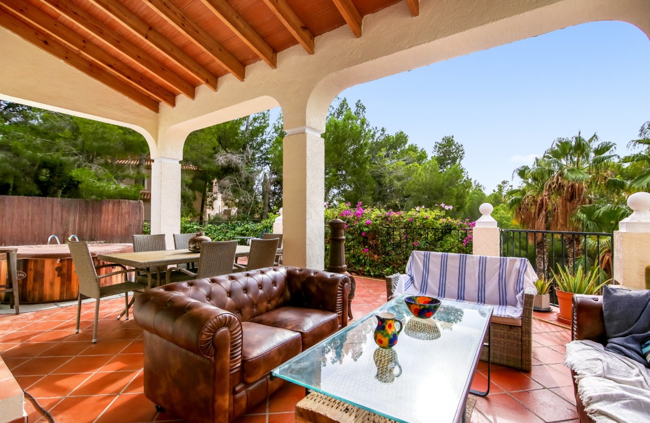 Resale - Villa - Altea