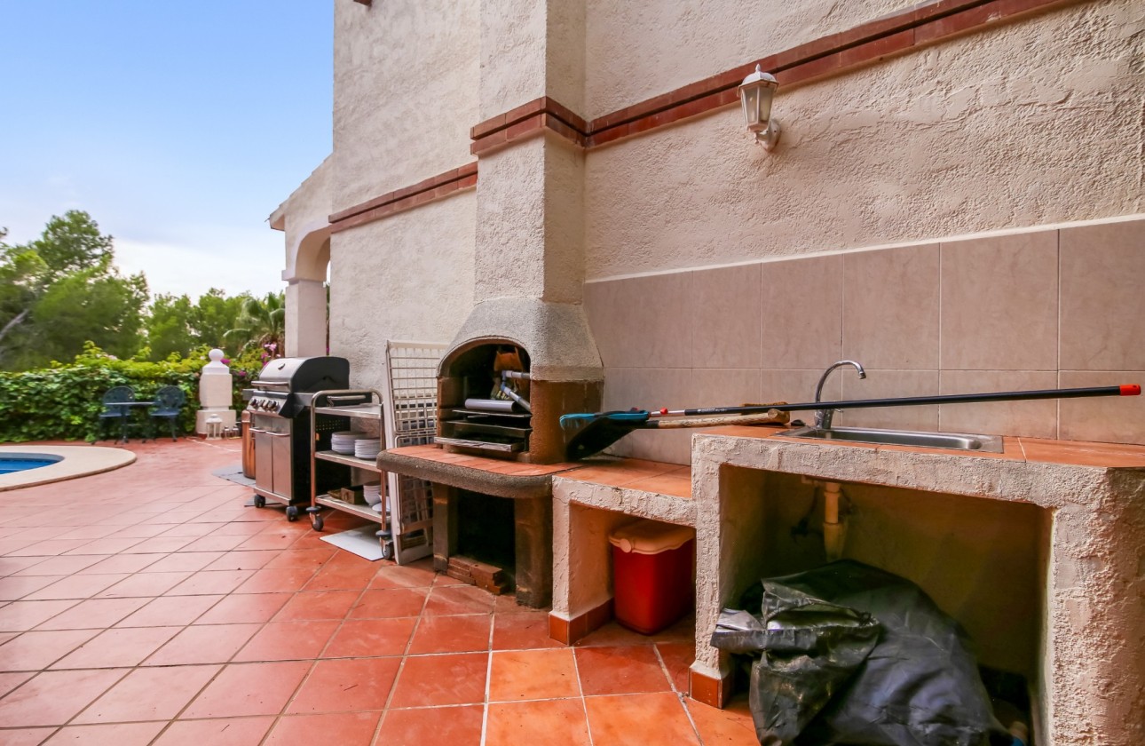 Resale - Villa - Altea