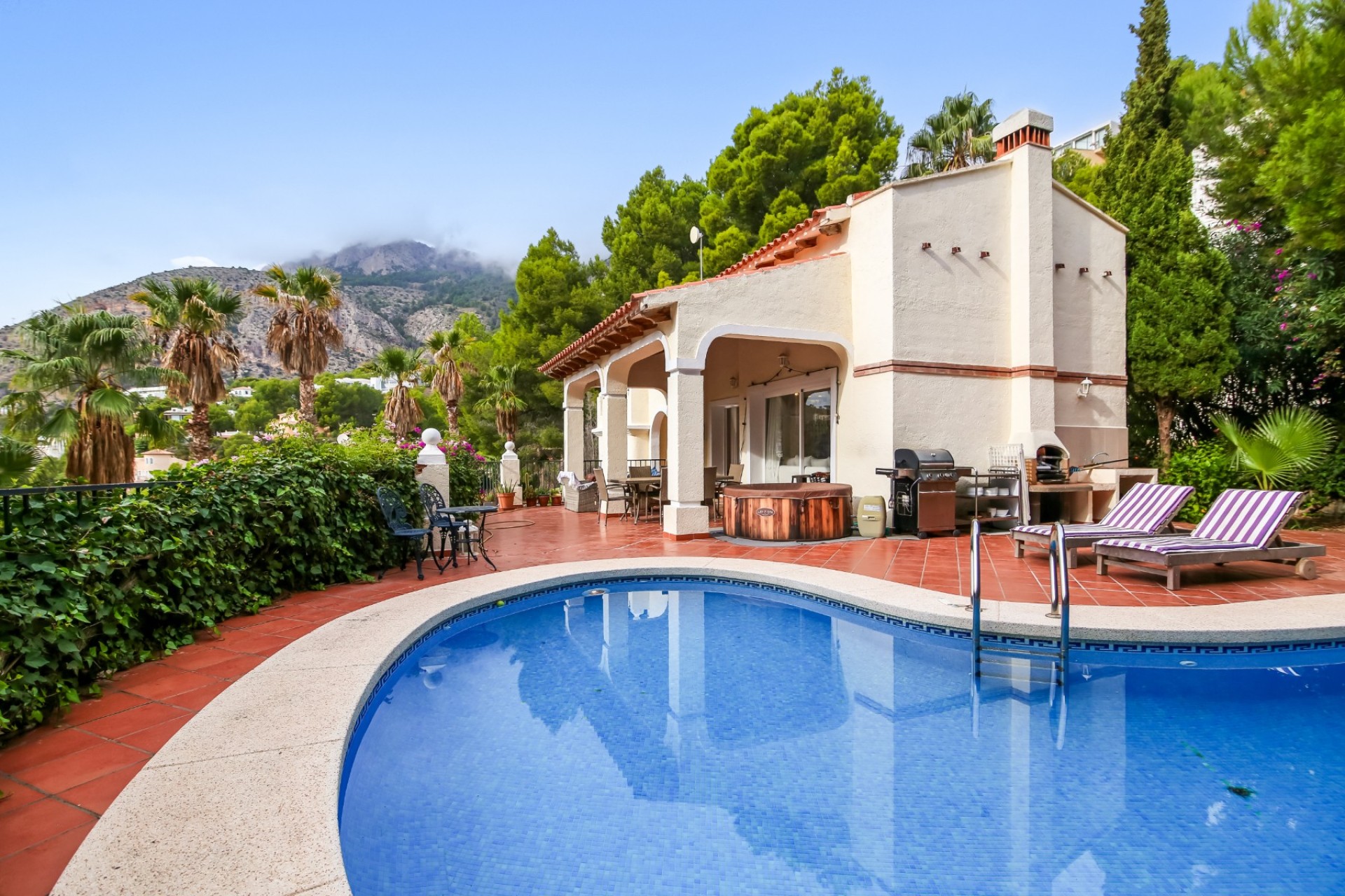 Resale - Villa - Altea