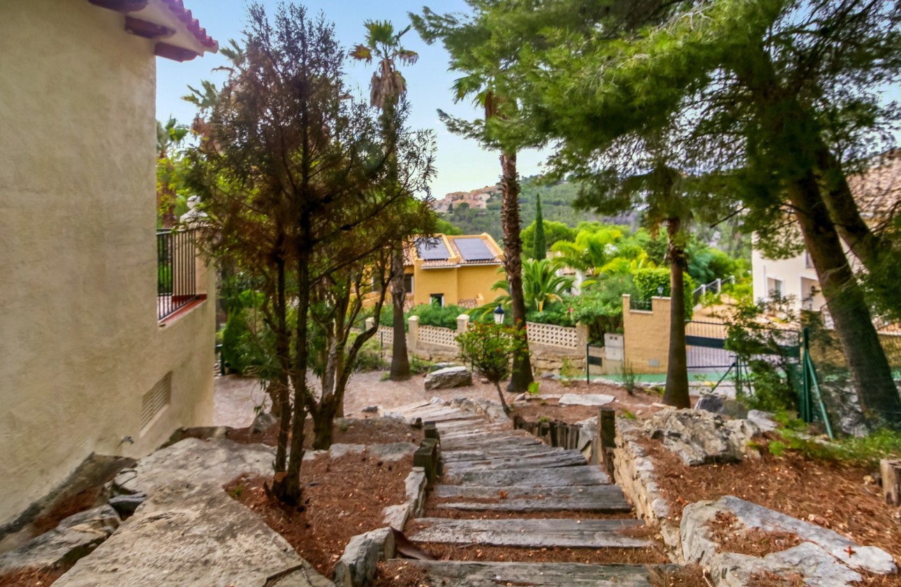 Resale - Villa - Altea