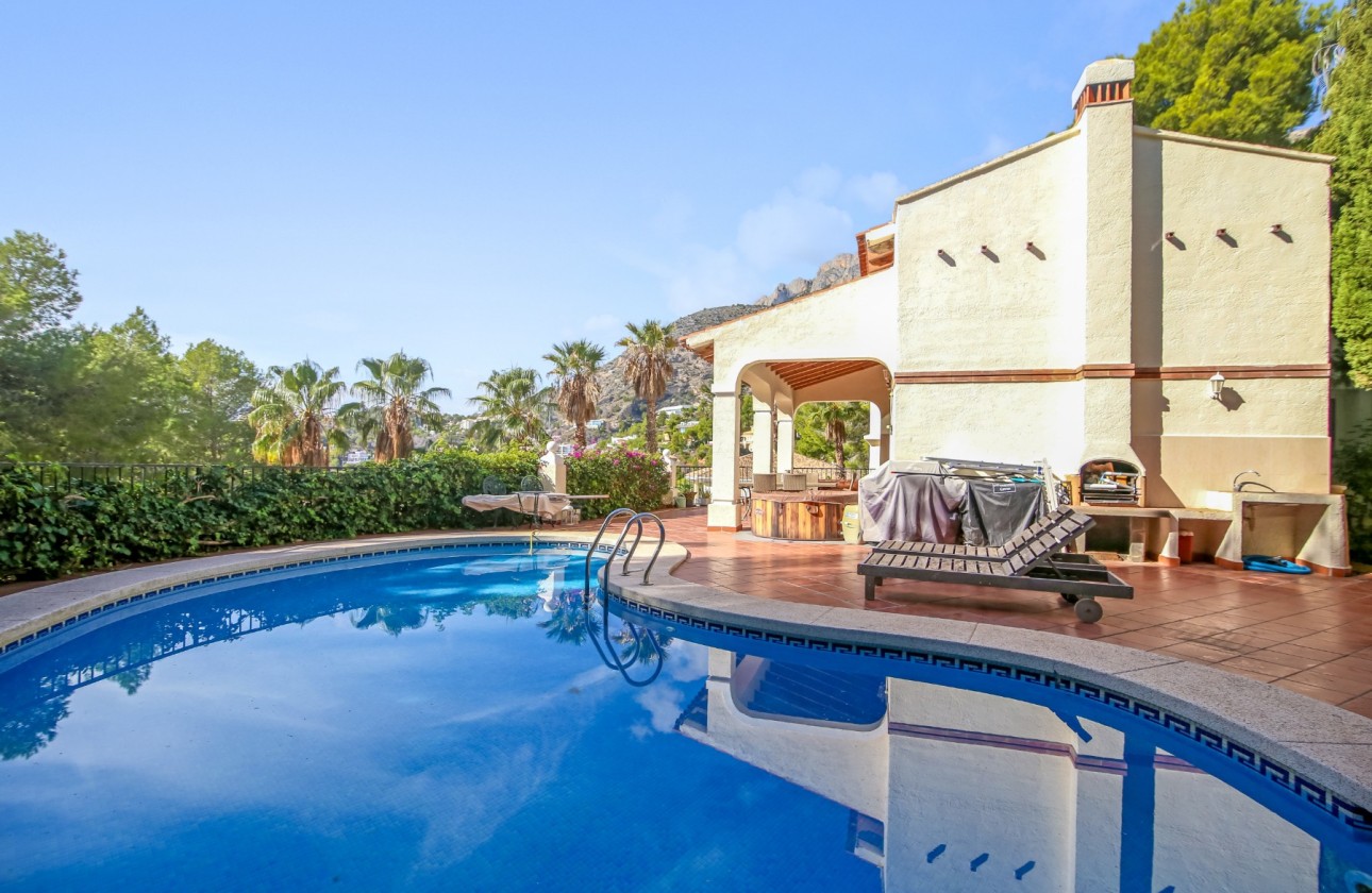 Resale - Villa - Altea
