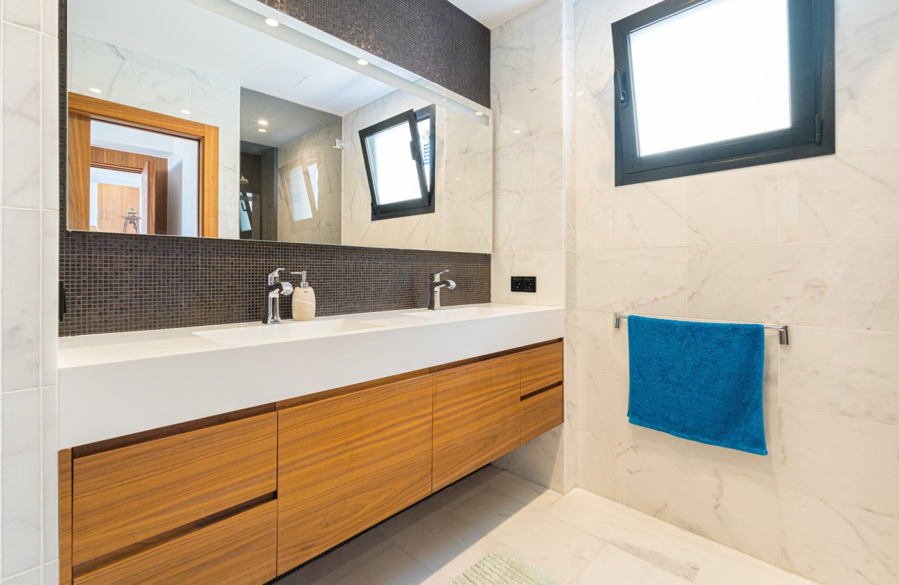 Resale - Villa - Altea