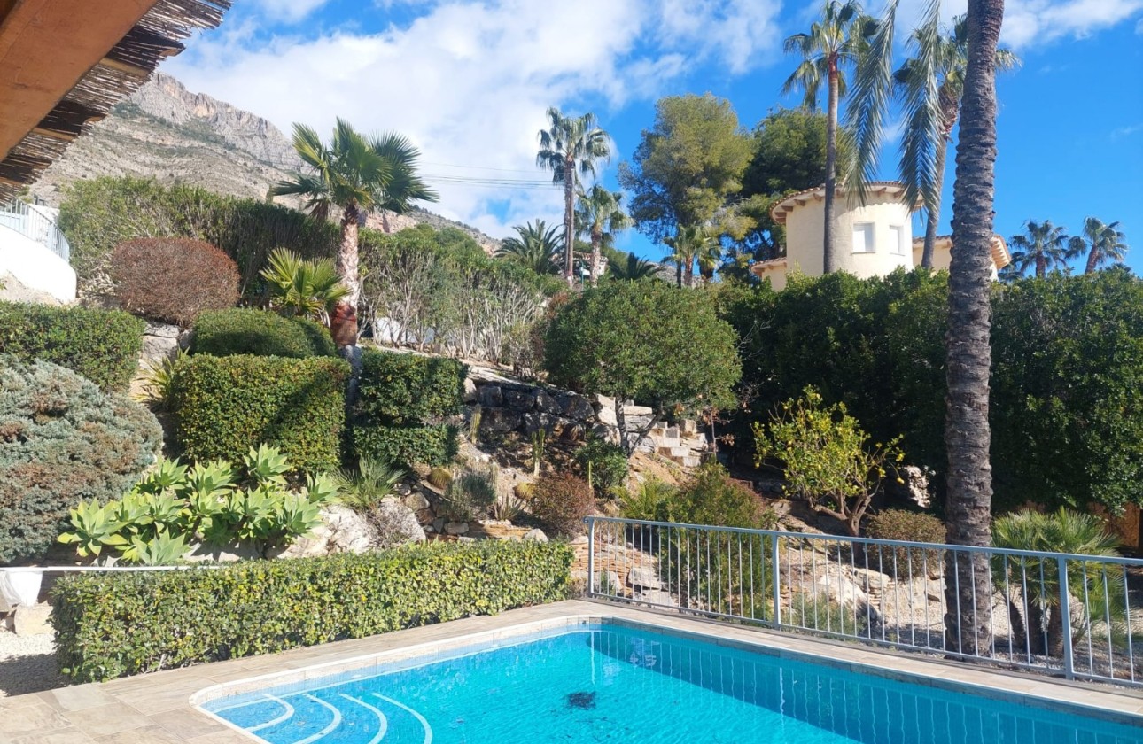 Resale - Villa - Altea