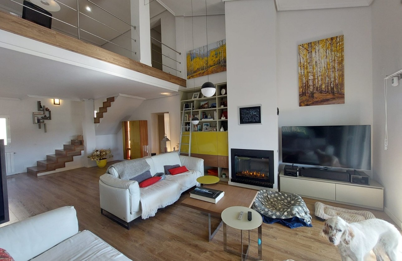 Resale - Villa - Altea