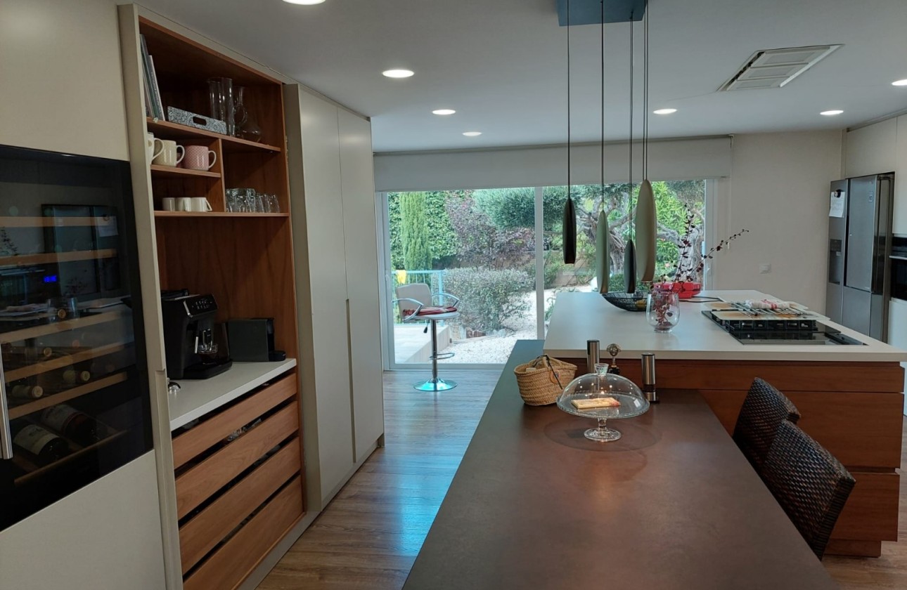 Resale - Villa - Altea