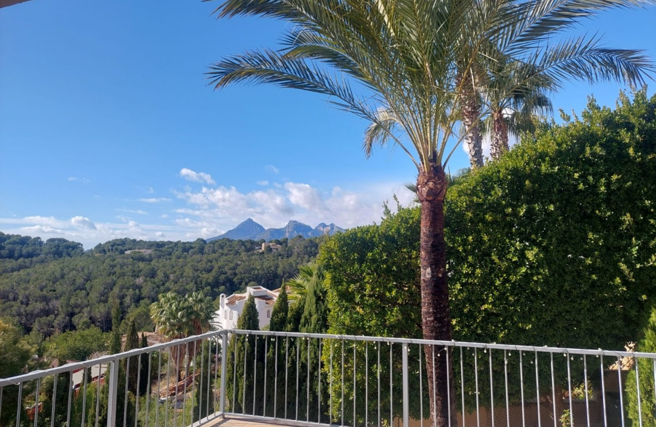 Resale - Villa - Altea