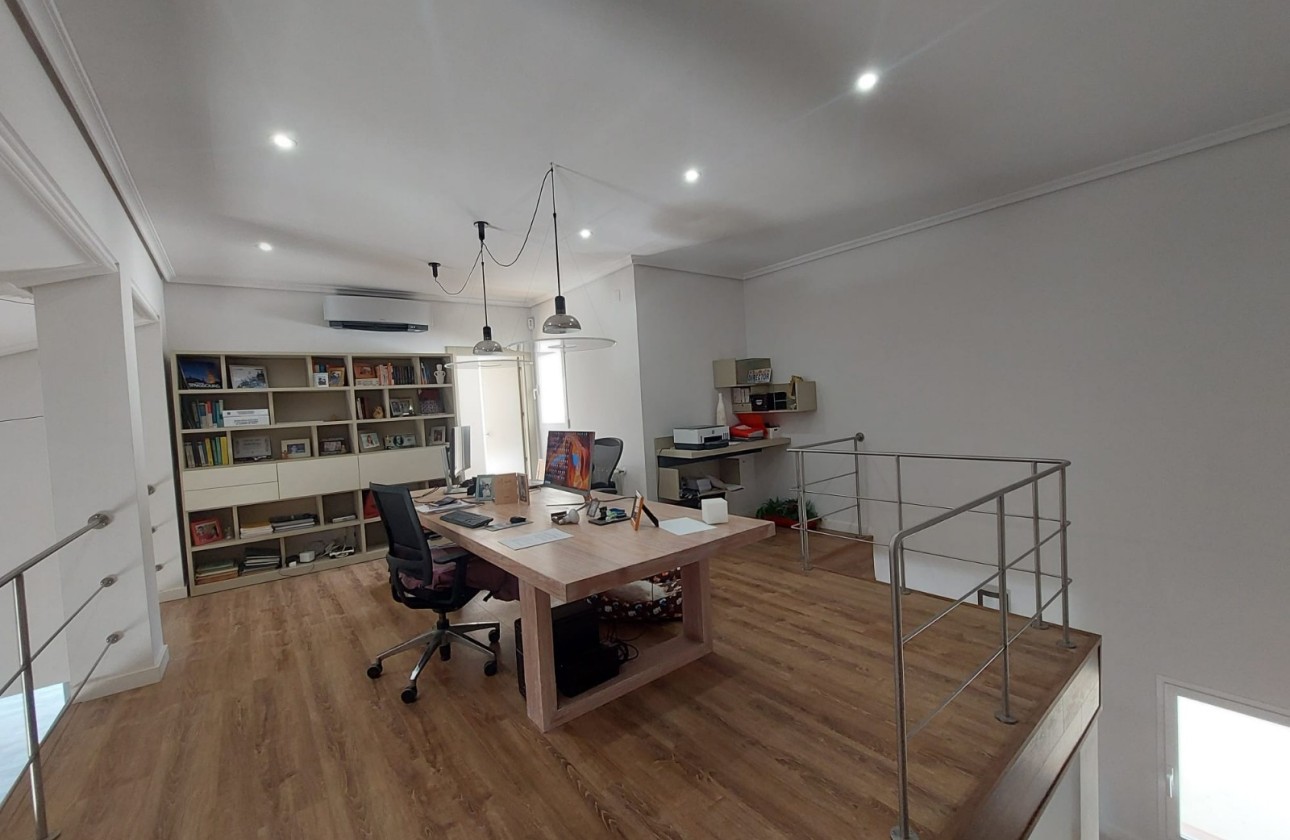 Resale - Villa - Altea