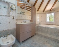 Resale - Villa - Altea