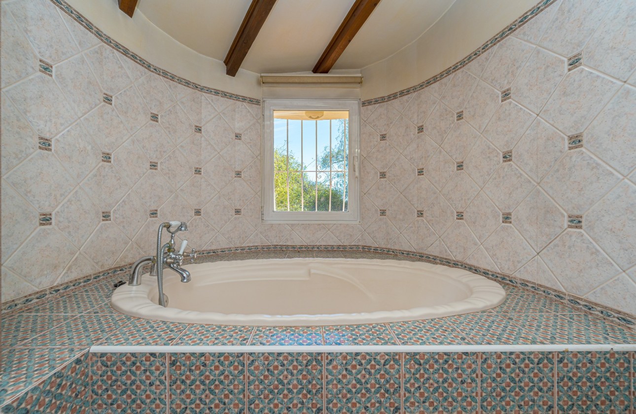 Resale - Villa - Altea