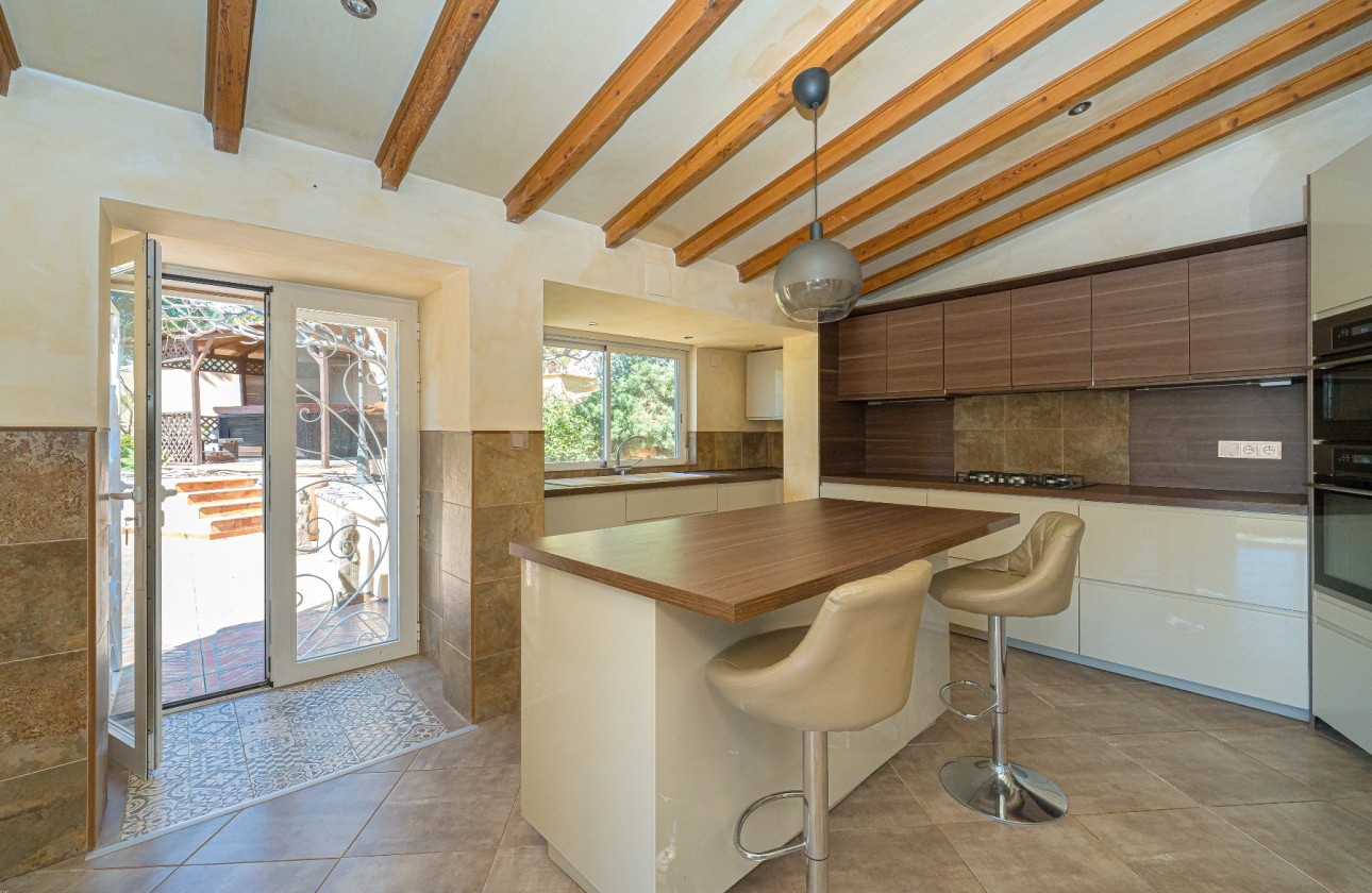 Resale - Villa - Altea