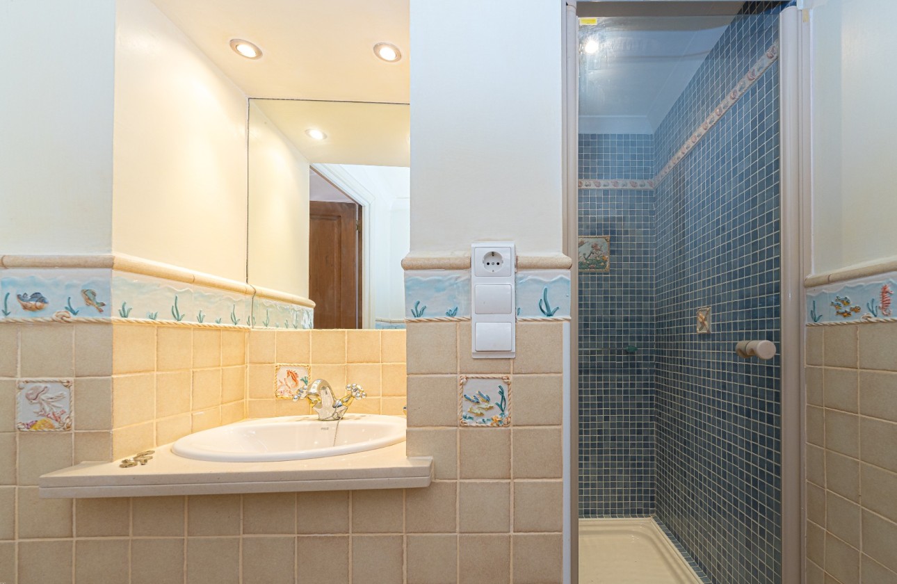 Resale - Villa - Altea