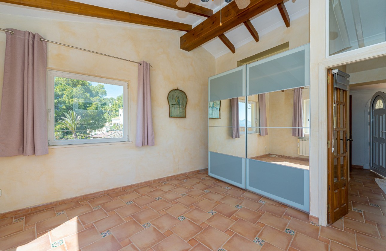 Resale - Villa - Altea