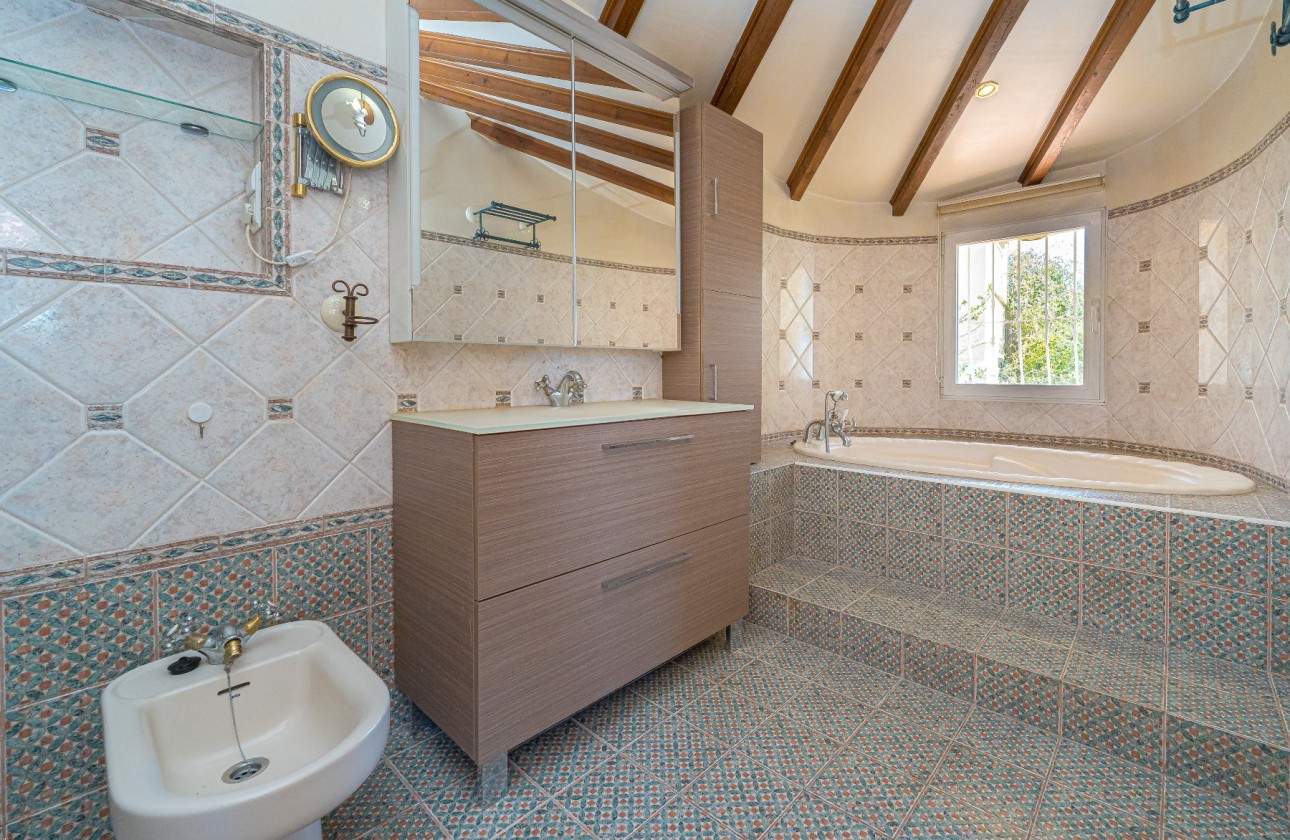 Resale - Villa - Altea